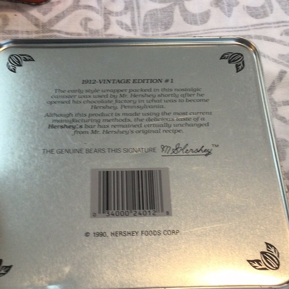 Set of four vintage tins, Hershey Chocolate 1990, 2001 and Reese’s 1997 - Picture 16 of 16